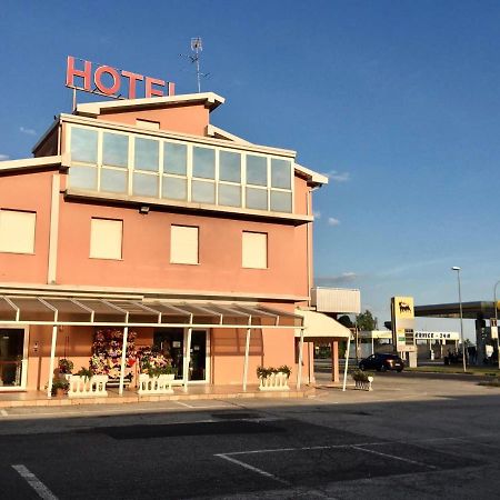 Hotel Trieste ซาน จอร์โจ ดิ โนกาโร ภายนอก รูปภาพ