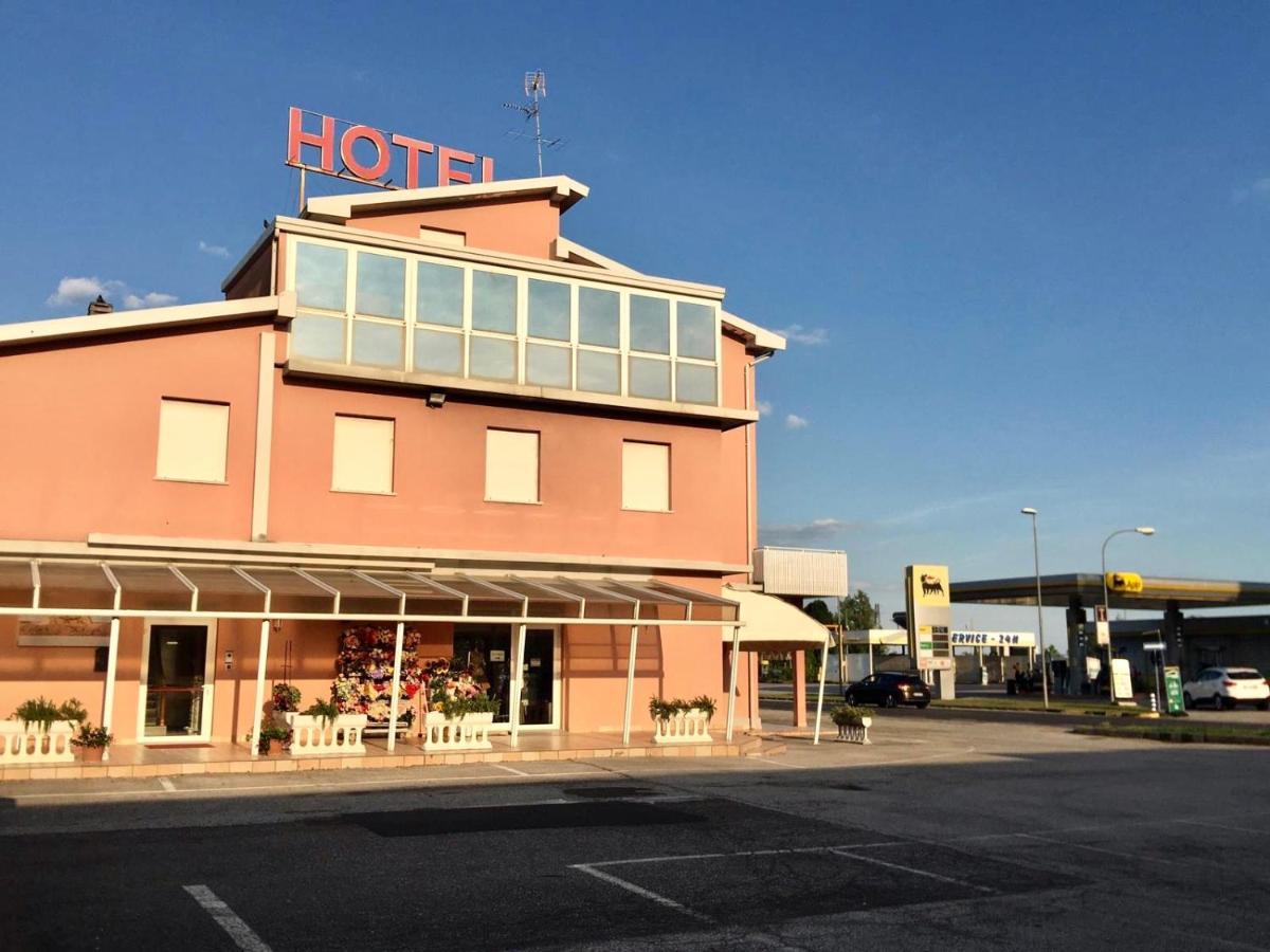Hotel Trieste ซาน จอร์โจ ดิ โนกาโร ภายนอก รูปภาพ